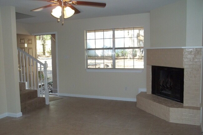 Building Photo - Gorgeous Two Bedroom With Fireplace & Vaulted Ceilings!