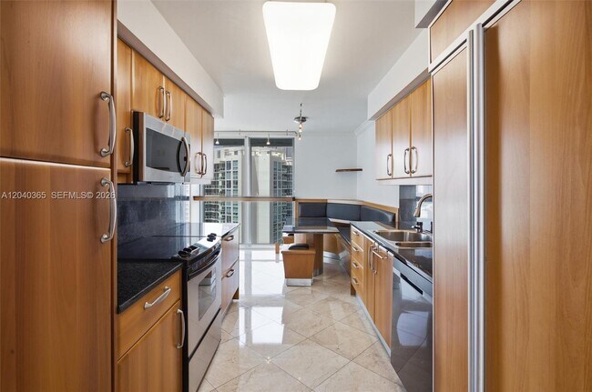 Building Photo - 16500 Collins Ave