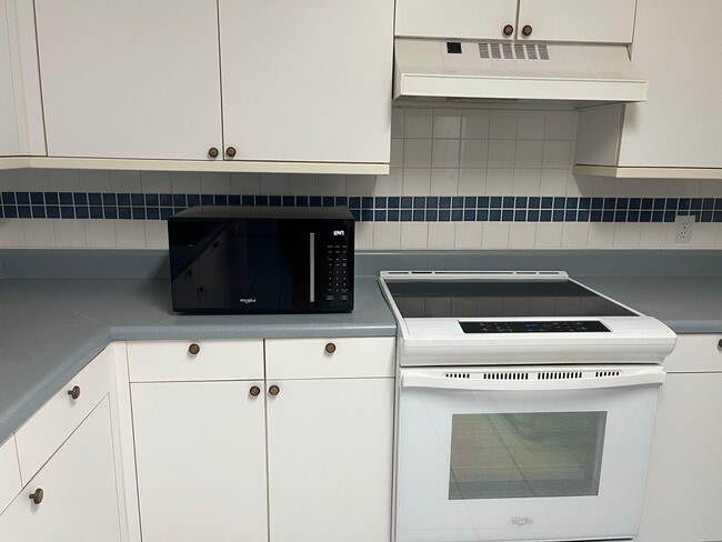 Building Photo - 2309 Orion Lake Dr