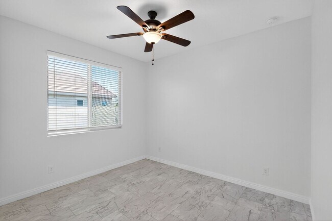 Building Photo - Spacious 4BR House in Goodyear