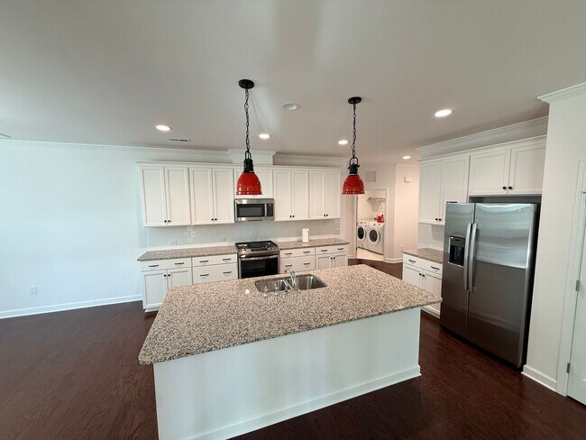 Building Photo - Beautiful New Home in georgous community