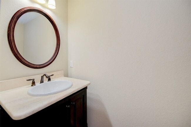 Building Photo - 158 N Almondell Way