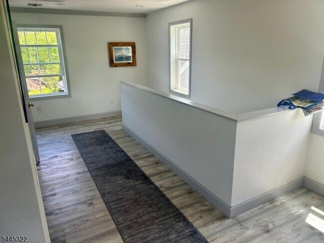 Building Photo - 633 Valley Rd