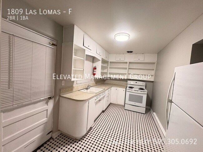 Building Photo - 1809 Las Lomas Rd NE
