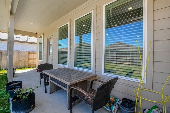 Building Photo - 26610 Coast Redwood Dr
