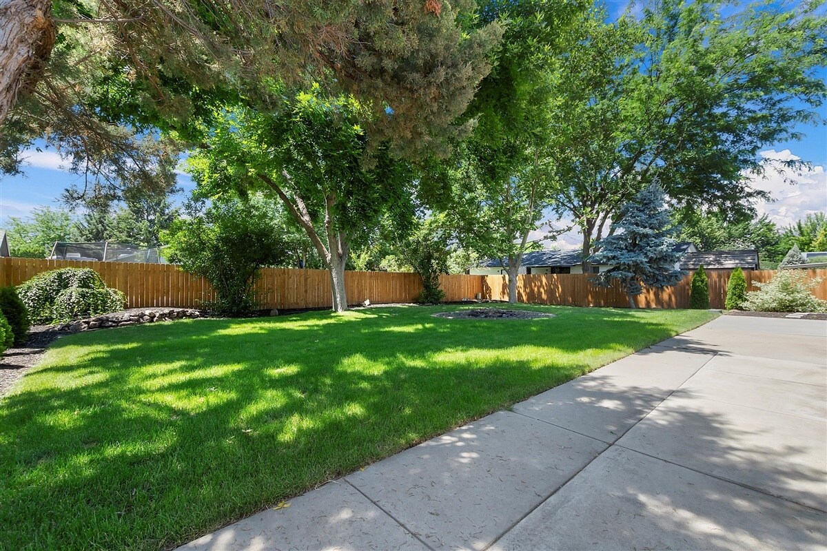 Building Photo - 3883 N Tumbleweed Pl