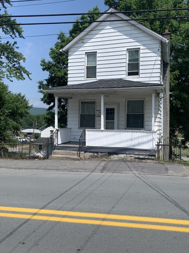 Building Photo - 82 Parsonage St