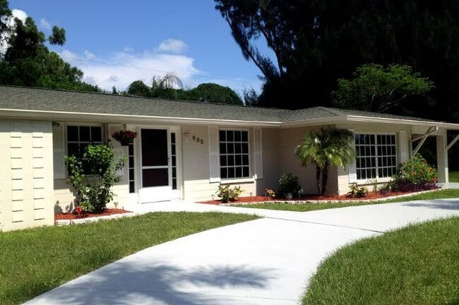 Building Photo - 695 Alligator Dr