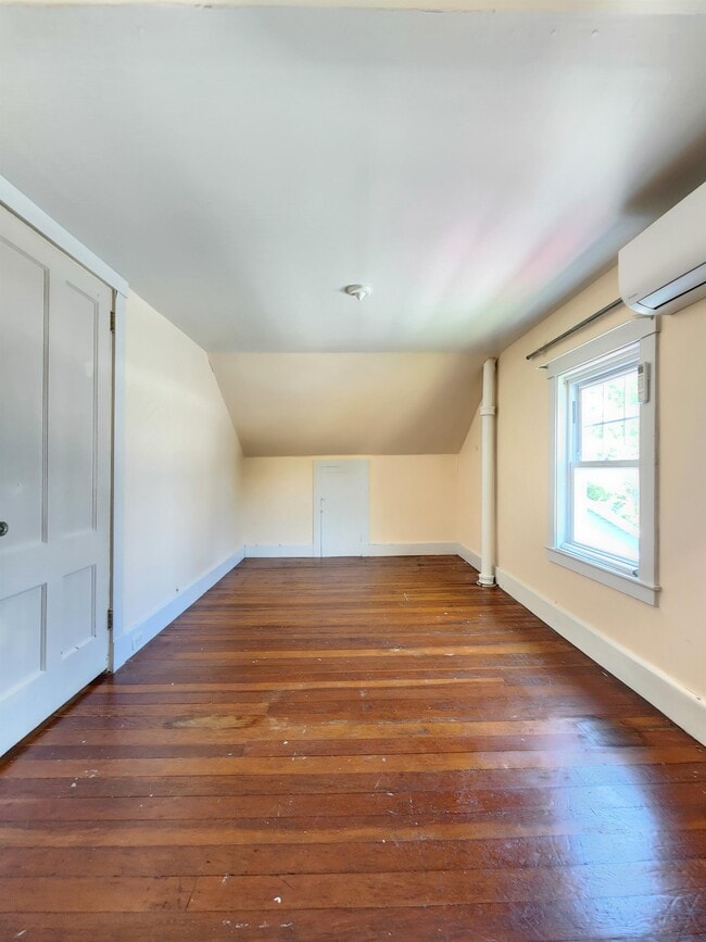 Building Photo - 71 14th St