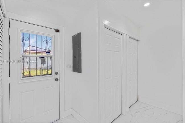 Building Photo - 2901 SW 92nd Ave