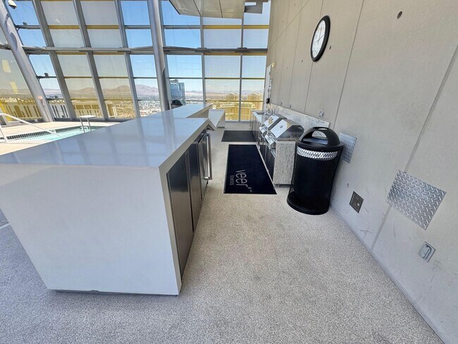 Building Photo - BEAUTIFUL, TURN-KEY HIGH-FLOOR CONTEMPORAR...