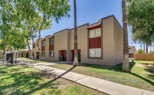 Building Photo - 8303 E Thomas Rd