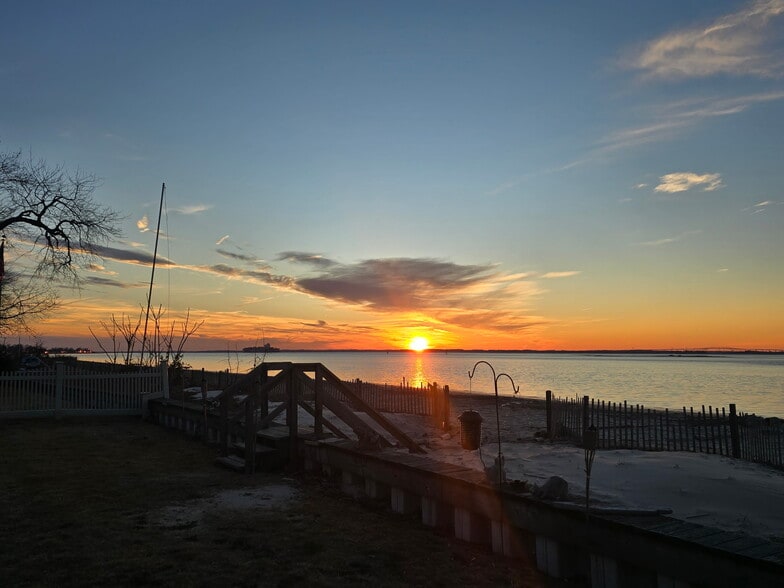 Building Photo - 18 Slape Ave