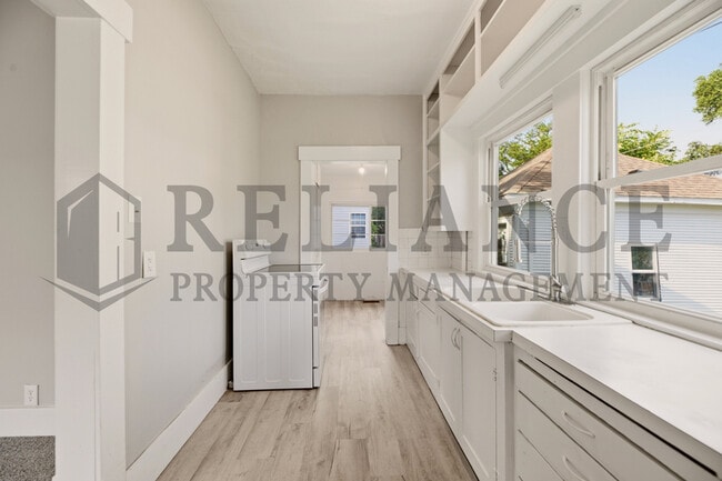 Building Photo - 619 Houser Dr