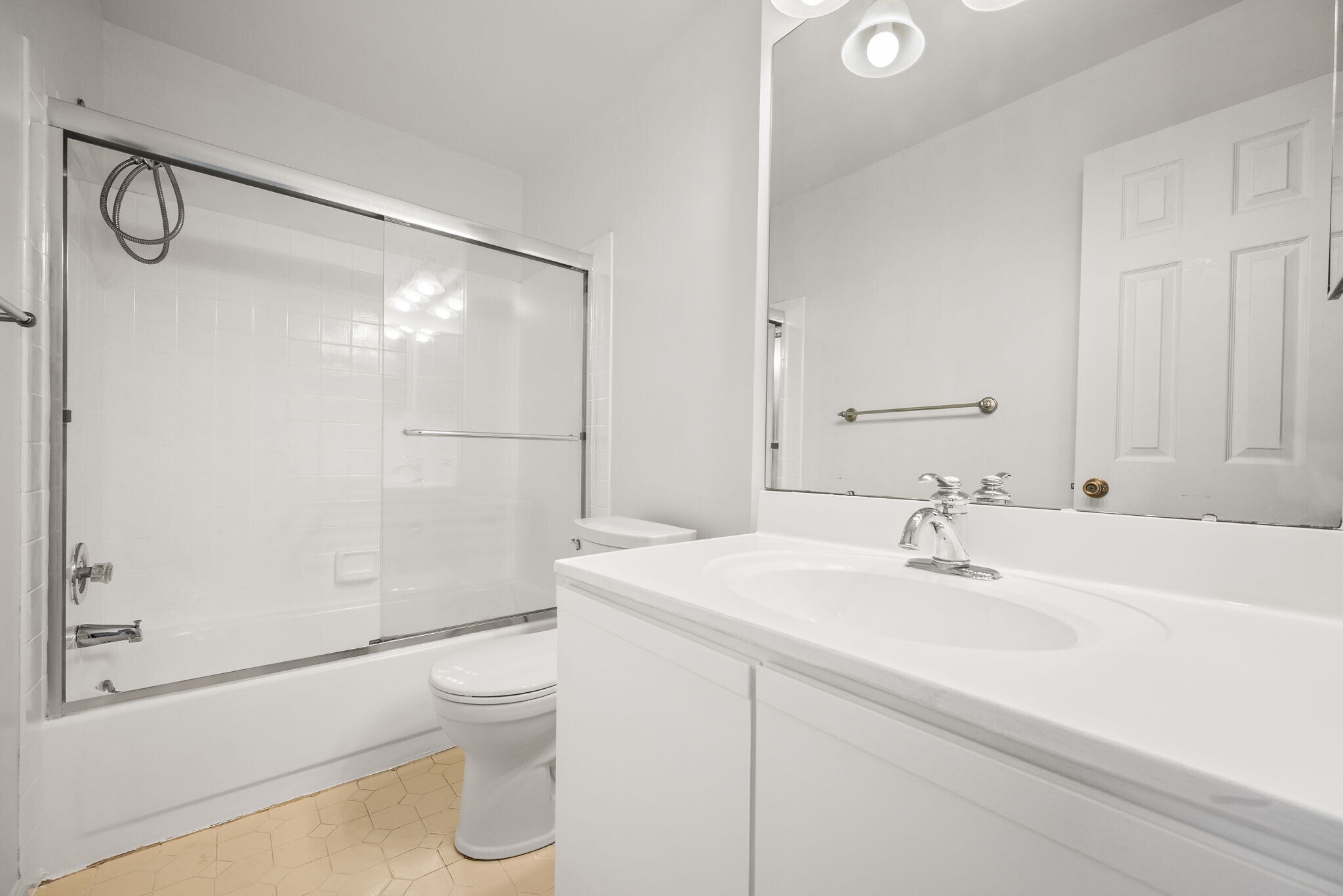 Building Photo - 267 Fox Run