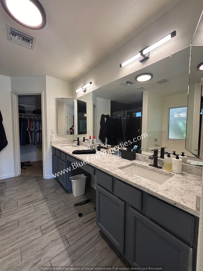 Building Photo - 10706 N Sand Canyon Pl