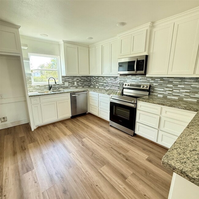 Building Photo - 143 Bastrop Bayou Dr