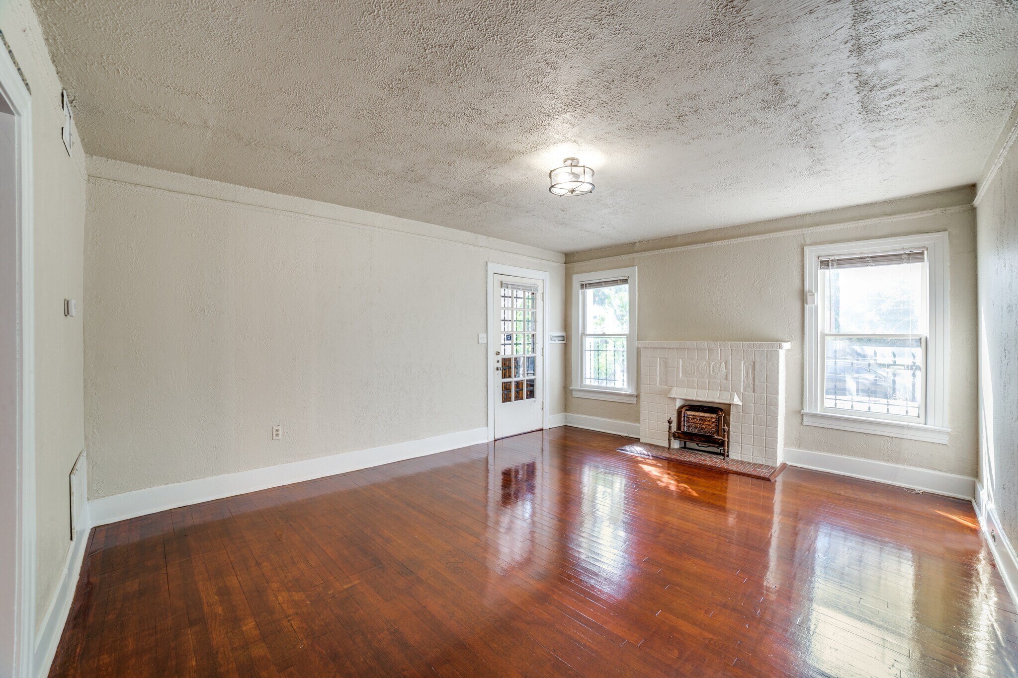TV Room - 135 E Ridgewood Ct