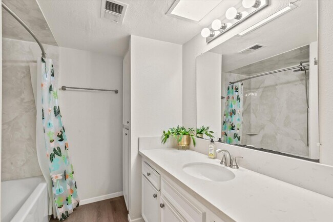 Building Photo - 365 N Saturmino Dr