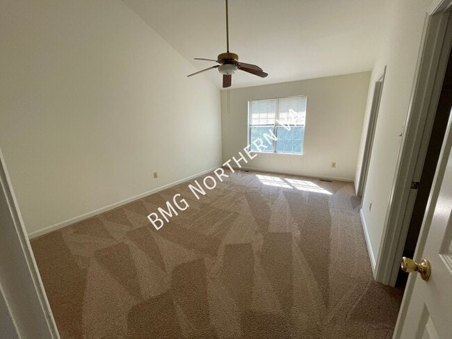 Building Photo - 865 Tall Oaks Square