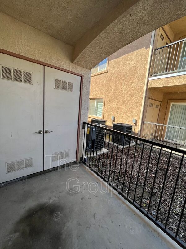 Building Photo - 2530 W Oriole Ave