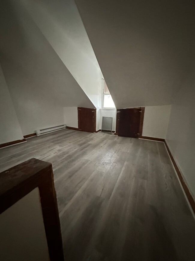 Building Photo - Cozy Remodeled Reading 3 BR/1 Bath For Ren...