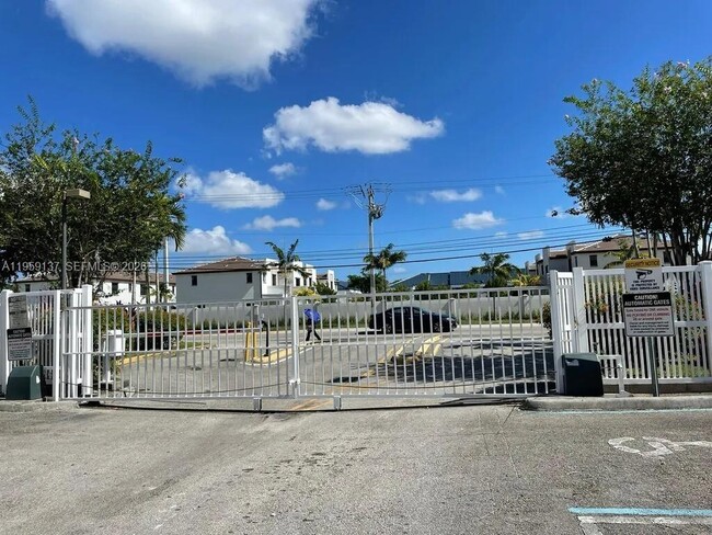 Building Photo - 5411 SW 41st St