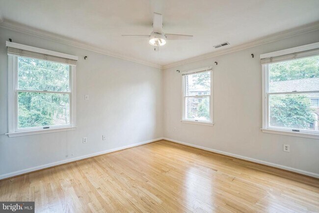 Building Photo - 7330 Lewinsville Park Ct