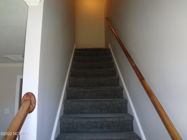 Building Photo - 205 S Pointe Dr