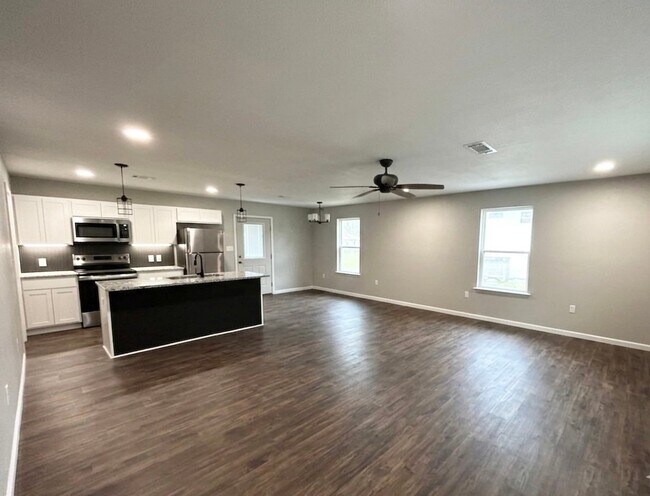 Building Photo - 2423 S Chatfield Rd