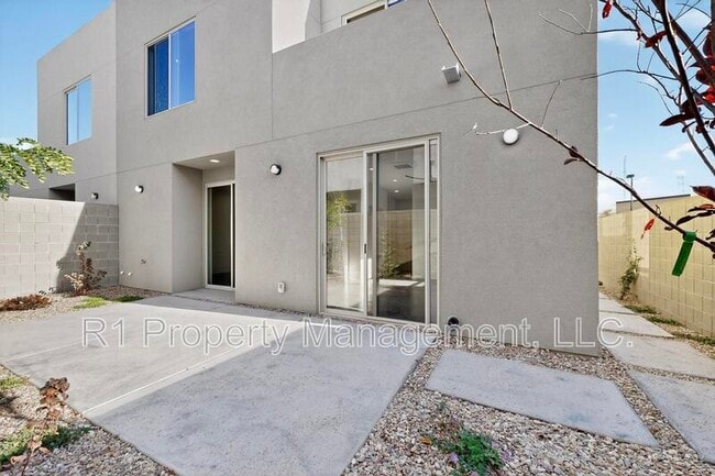 Building Photo - 705 Alcalde Pl SW