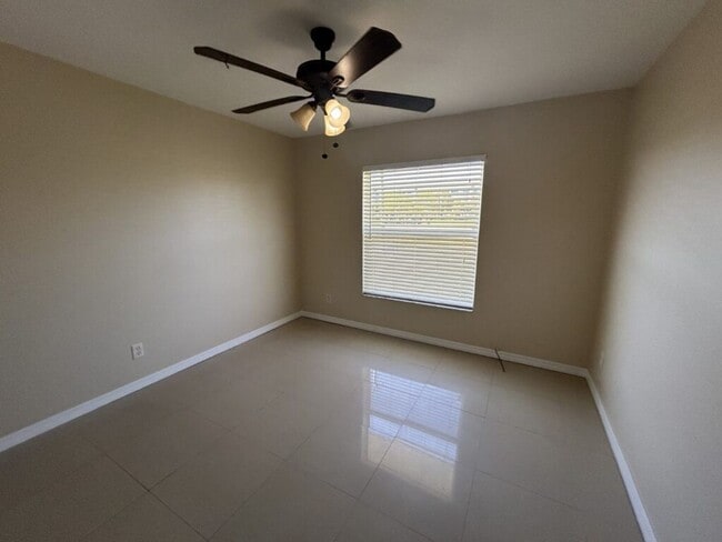 Building Photo - 3516 SW 15th Pl