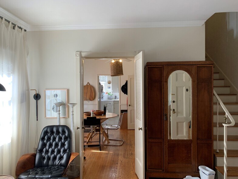 Entry - 217 S Fuller Ave