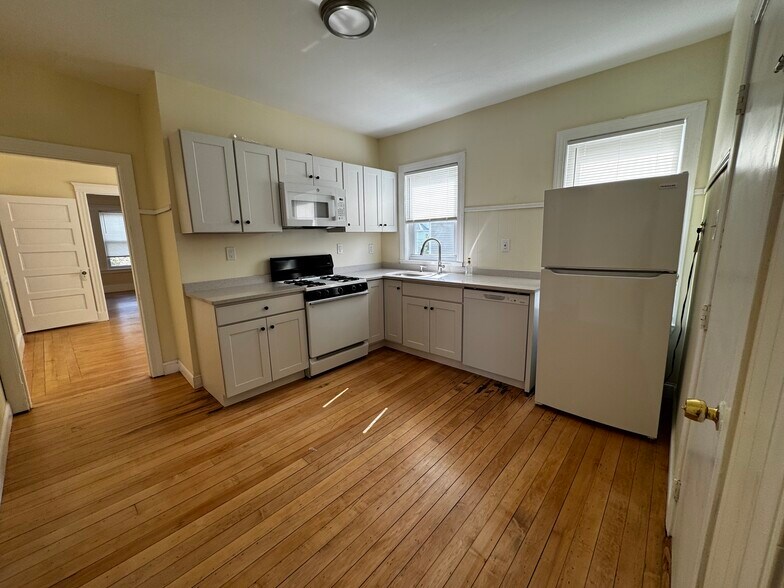 Primary Photo - 65 Wareham St