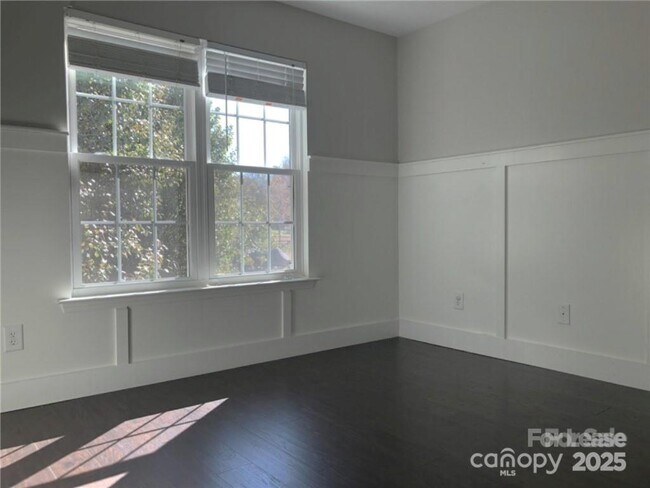 Building Photo - 231 Woodlynn Dr