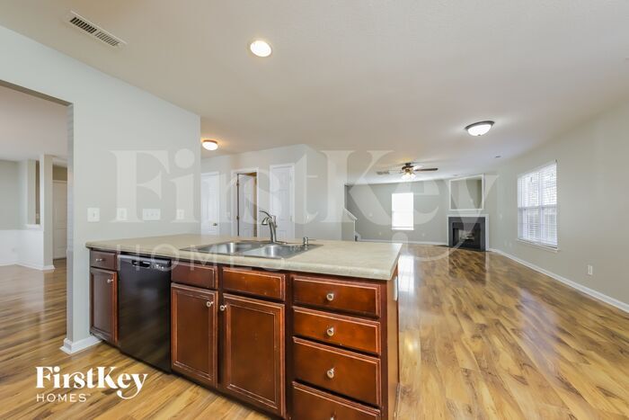 Building Photo - 828 Peachtree Meadows Cir