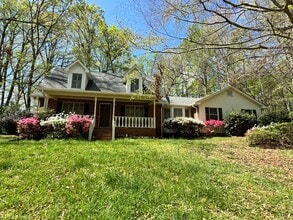 Building Photo - 3/2 convenient to Uptown Shelby, NC as well as the new 74 Bypass
