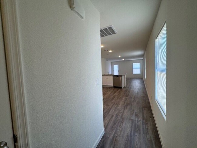 Building Photo - 1 Yr New 3 BR 2BA in Chaparral Terrace w/ ...