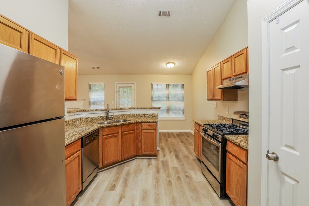 Building Photo - 909 Shadow Lake Dr