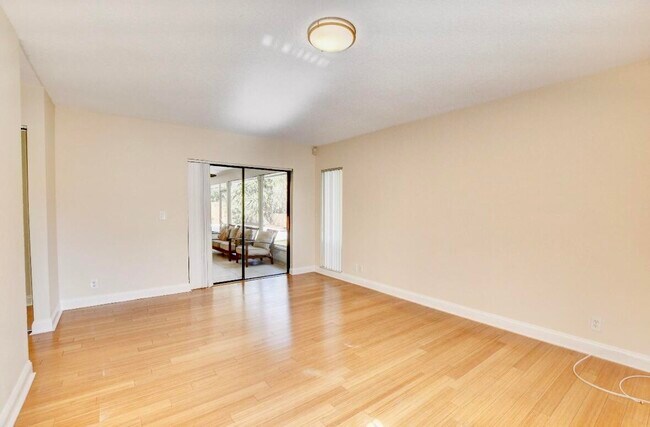Building Photo - 17768 Maplewood Dr