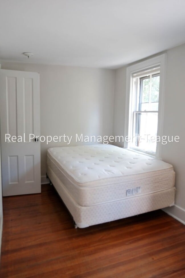 Building Photo - Beautiful Brownstone !