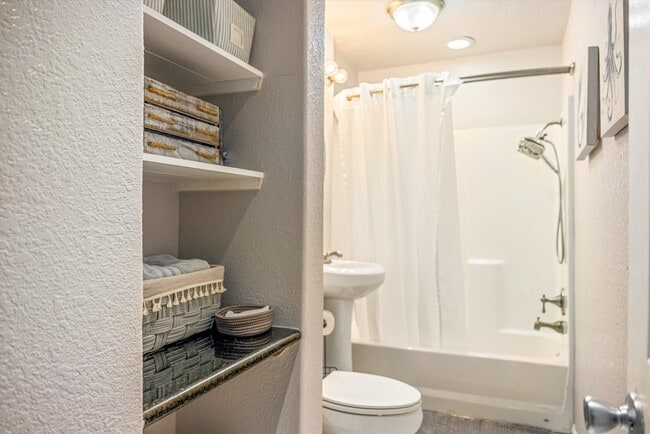 Building Photo - 5219 Avenue Q