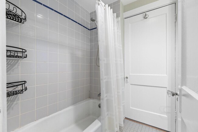 Building Photo - 222 Rawson Rd