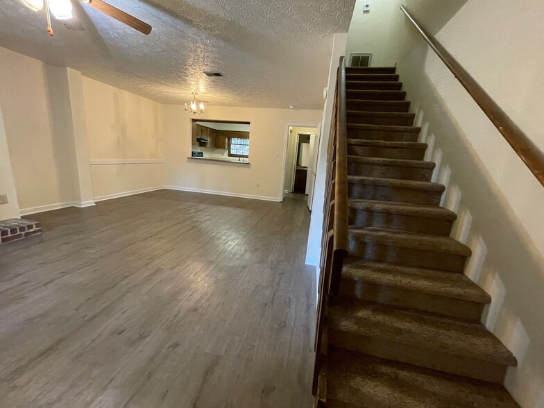 Building Photo - 254 Highland Park Dr
