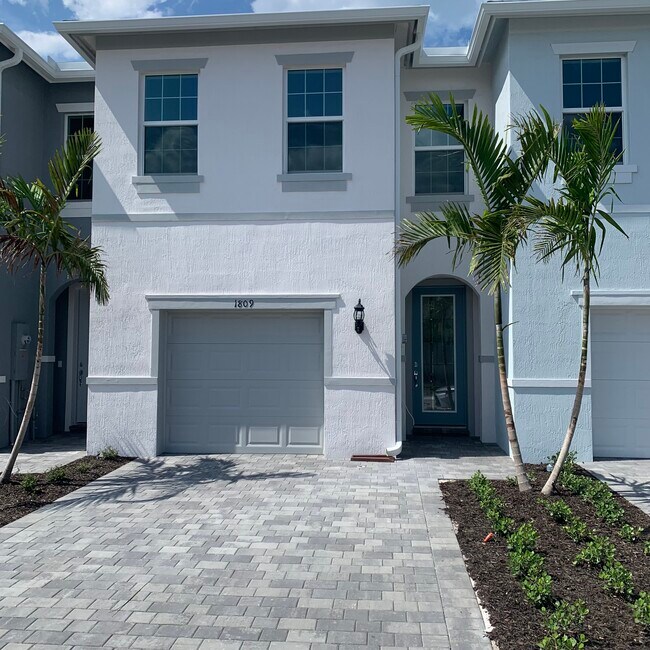 Primary Photo - 1809 SE Ocean Cove Way