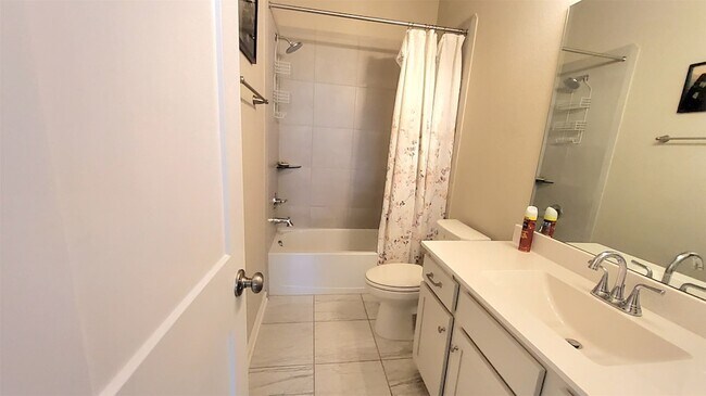 Building Photo - 305 Rise Ln