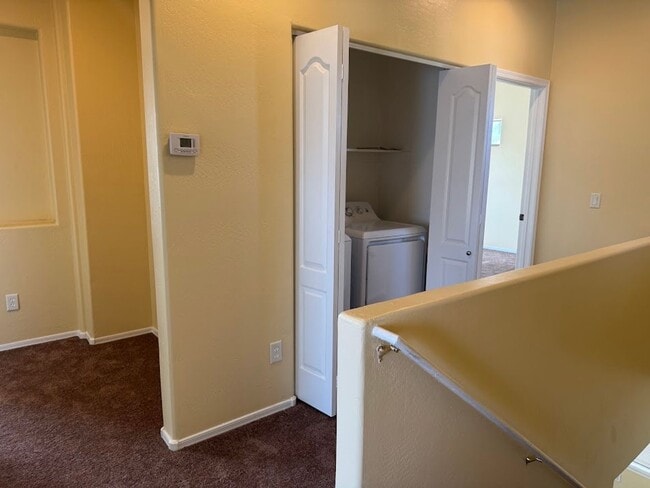 Building Photo - Bright 3-Bedroom Glendale Home