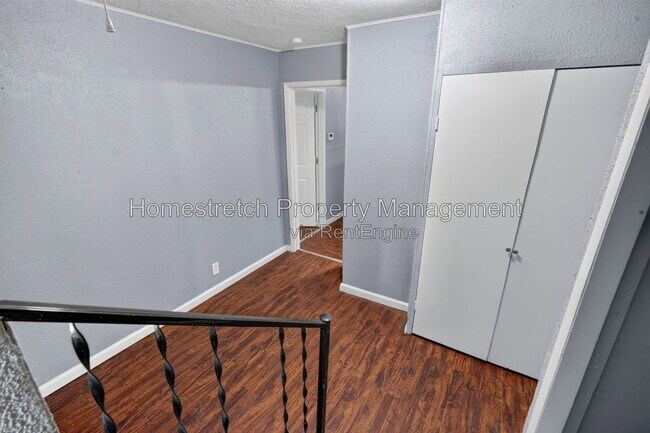 Building Photo - 452 Bluff Dr