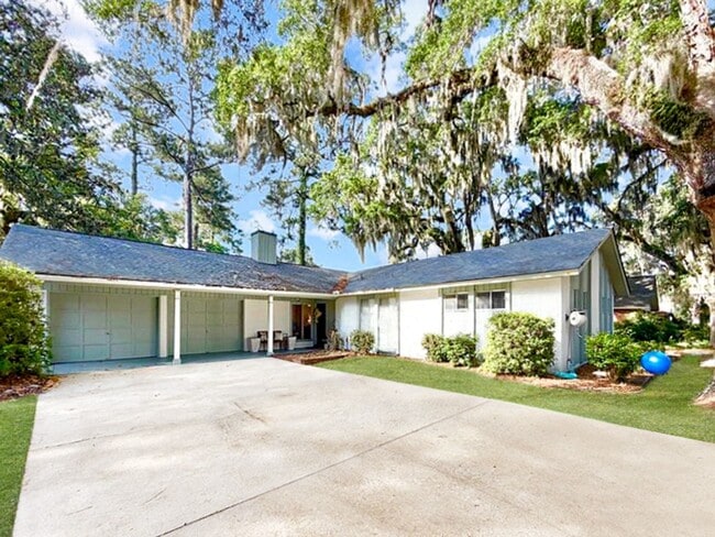 Building Photo - 490 Strathy Hall Dr