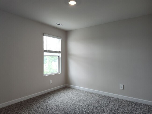 Building Photo - 5 BD/3.5 BA House in Shepherds Landing!